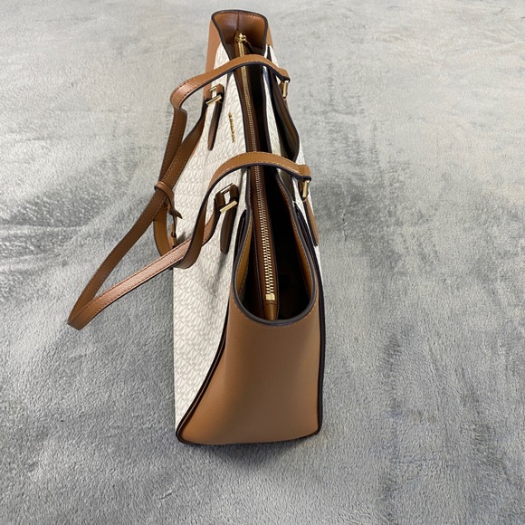 Michael Kors Tote Bag Women Large White Tan MK Monogram Signature  Zip Bag - Picture 3 of 11